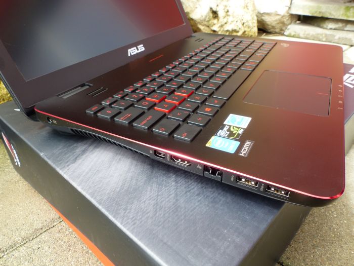 ASUS G551JW gaming notebook