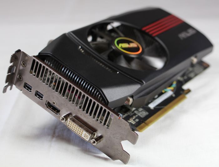 ASUS Radeon HD 7770 DirectCU TOP - CANON EOS 700D + CANON EF-S Lens 18-135mm f/3.5-5.6 IS STM