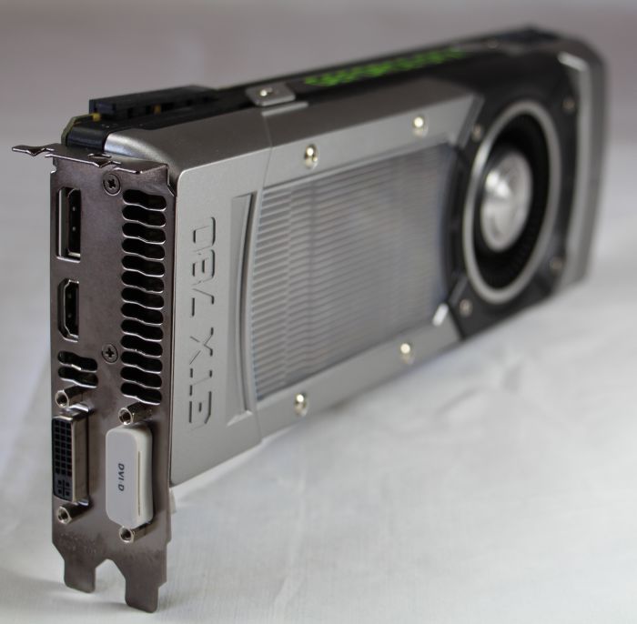 EVGA GeForce GTX 780 - CANON EOS 700D + CANON EF-S Lens 18-135mm f/3.5-5.6 IS STM
