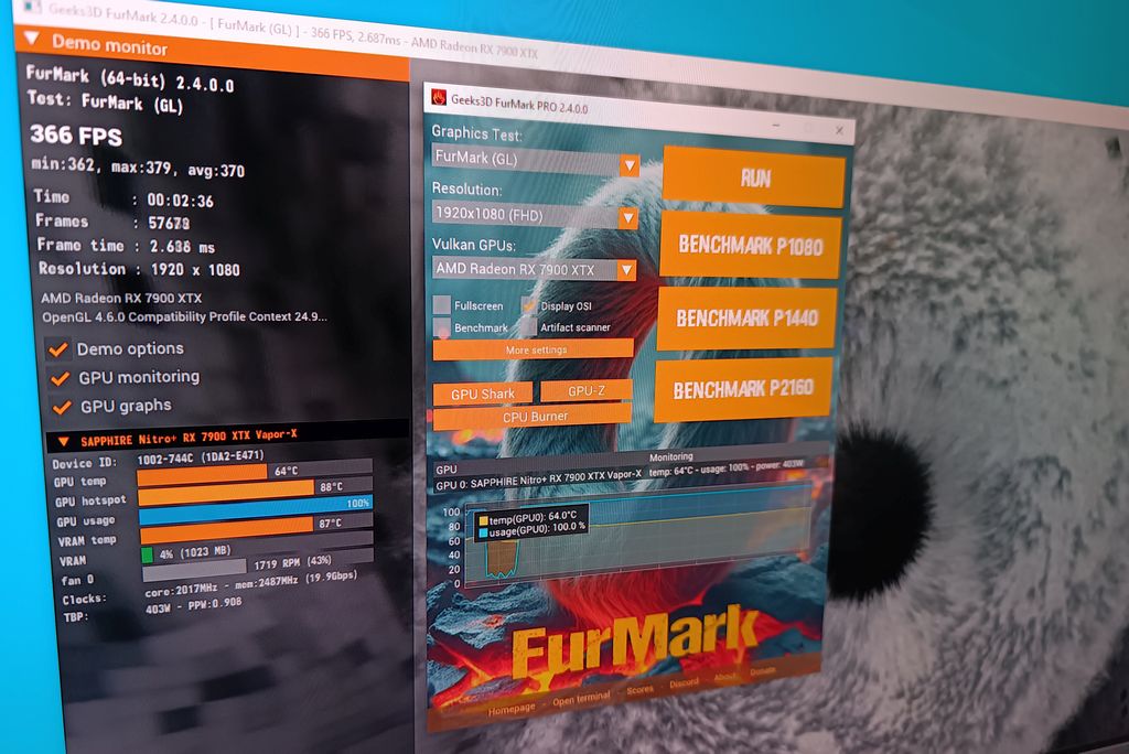 SAPPHIRE Nitro+ Radeon RX 7900 XTX Vapor-X 24GB stressed by FurMark 2.4