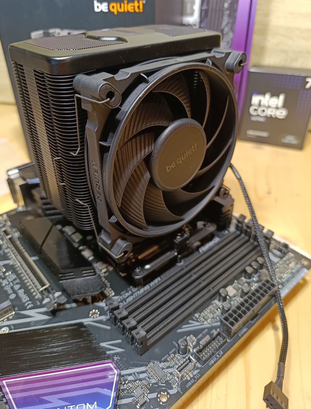 Assembling the Geeks3D Core Ultra 7 265K test bench