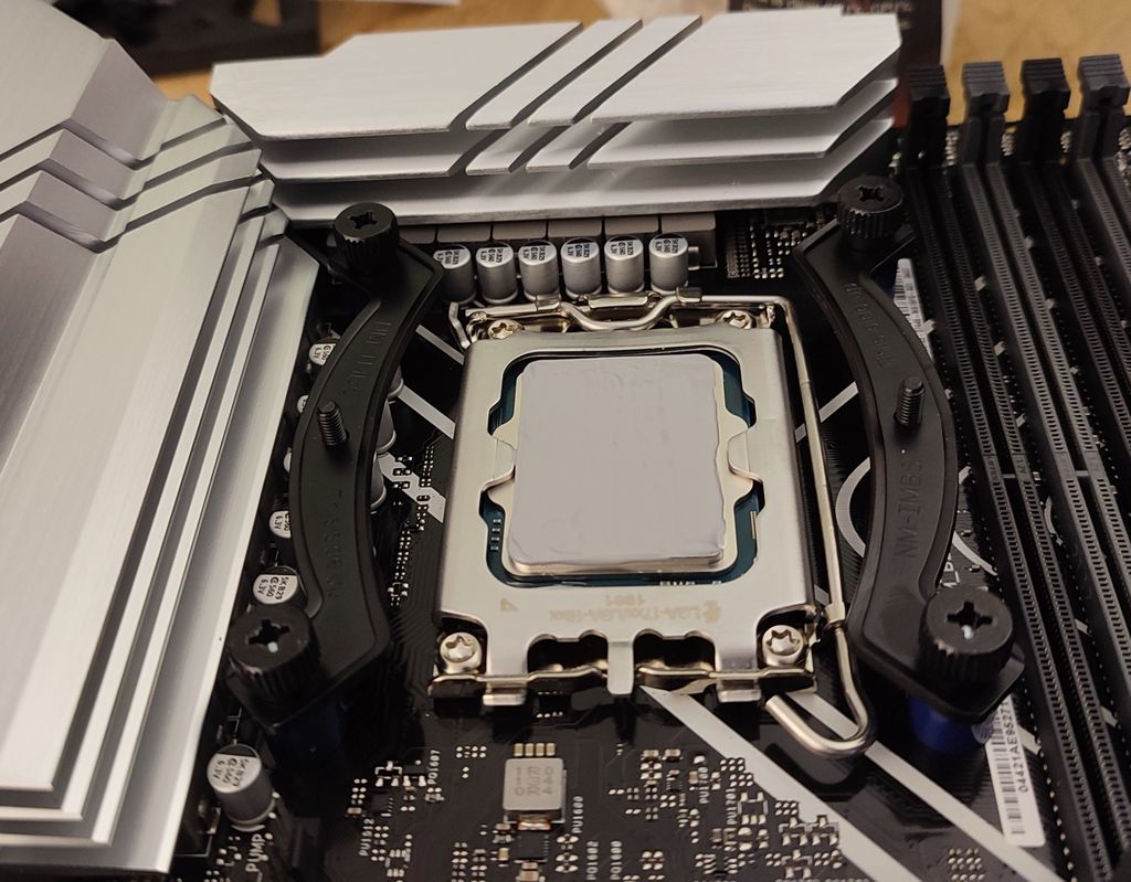 Intel Core i5-12600K - thermal paste