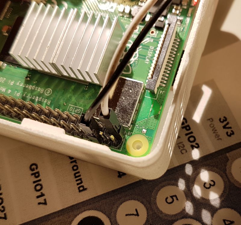 Raspberry Pi 4 3D printed case - Pi-Fan connected to the 3.3V