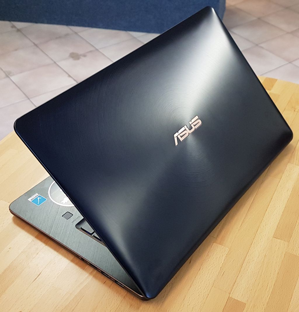 ASUS ZenBook Pro UX580G - Notebook with ScreenPad